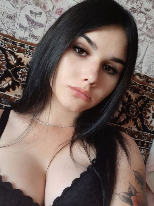 Женские профессии и их эволюция: Как они вытесняли проституцию и влияли на интимный досуг